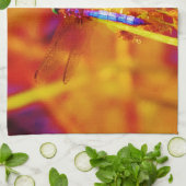 Rainbow Dragonfly op amber en fuschia Theedoek (Gevouwen)
