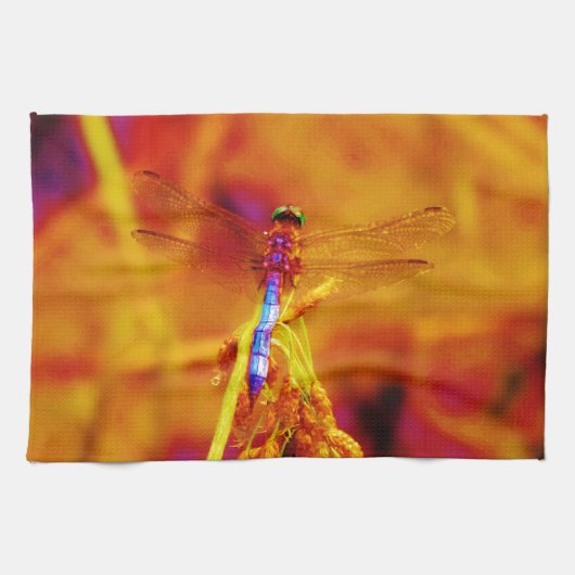 Rainbow Dragonfly op amber en fuschia Theedoek (Horizontaal)