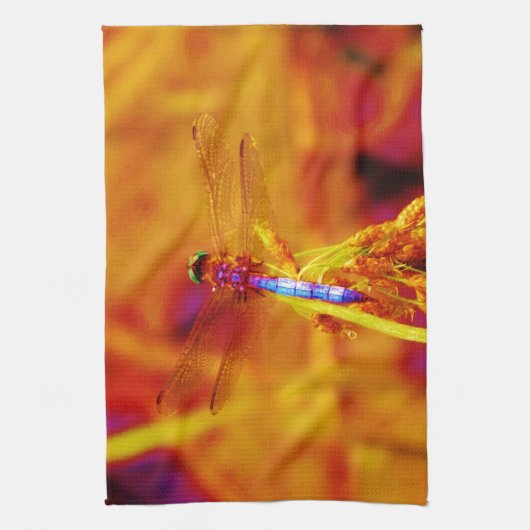 Rainbow Dragonfly op amber en fuschia Theedoek (Verticaal)