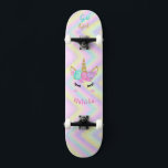 Rainbow eenhoorn meisje persoonlijk skateboard<br><div class="desc">Maak deze lieve Unicorn Skateboard uw eigen door jouw tekst toe te voegen. Om tot geavanceerde het uitgeven hulpmiddelen op Zazzle toegang te hebben, gelieve te gaan naar "deze sjabloon"aanpassen en op "Details"te klikken, neer te scrollen en de "klik om verder"verbinding aan te passen. Geweldig cadeauidee voor meisjes die van...</div>