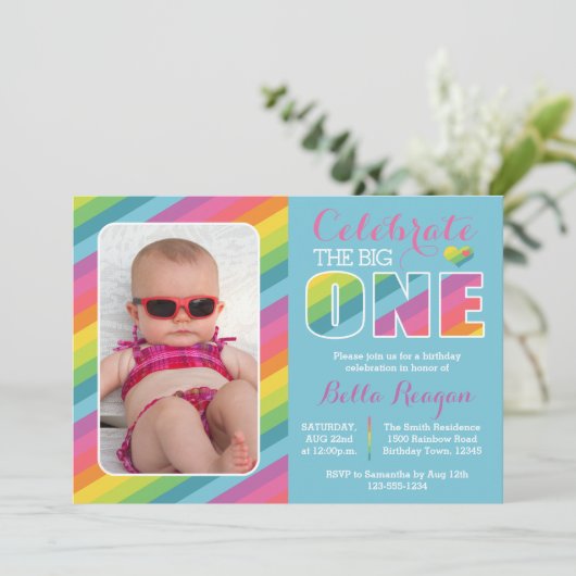 Rainbow First Birthday Party Photo Invitation Kaart (Staand voorkant)