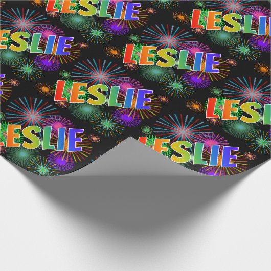 Rainbow First Name "LESLIE" + Fireworks Cadeaupapier (Hoek)