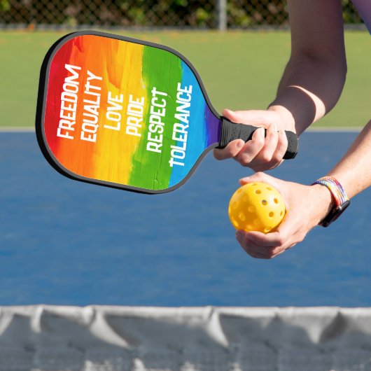 Rainbow Flag LGBTQ Pickleball Paddle – Inclusief (Insitu)