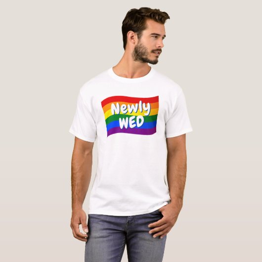 Rainbow Flag Pas getrouwd is net getrouwd met een  T-shirt (Voorkant volledig)