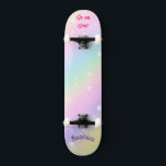 Rainbow Girly aangepaste gepersonaliseerde naam Persoonlijk Skateboard<br><div class="desc">Rainbow skateboard met gepersonaliseerde naam en bijschrift Rainbow gepersonaliseerde skateboard KLIK op PERSONALISEREN SJABLOON OPTION EN VOER de naam. u kunt ook andere bijschriften aanpassen. Cool skateboard ontworpen met levendige kleuren en voor de achtergrond en een funky eenhoorn op een skateboard. Dit Skateboard maakt een geweldig cadeau-idee voor een eenhoornliefhebber....</div>