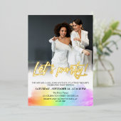 Rainbow Gold Brush Script Let's Party Photo Folie Uitnodiging (Staand Voorkant)