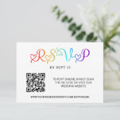 Rainbow Hart Script LGBT Huwelijk QR Code RSVP Kaartje (Staand voorkant)