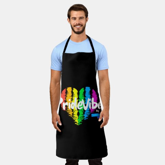 Rainbow Heart PrideVibe Schort: Kook met trots Schort (Gedragen)