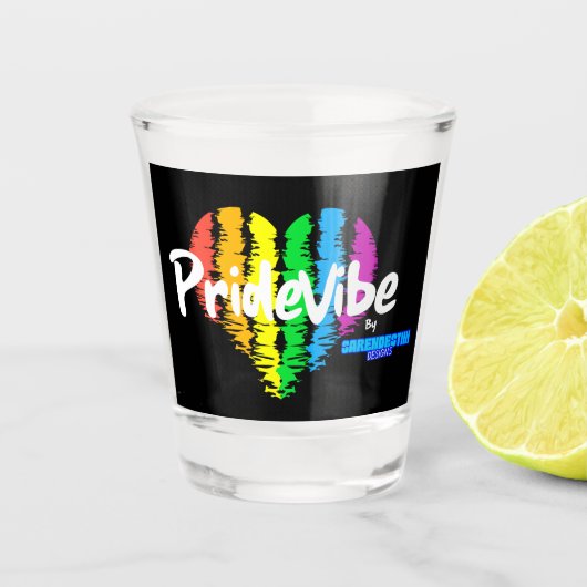 Rainbow Heart PrideVibe: Vier het met trots Shot Glas (Voorkant)