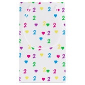 Rainbow Hearts 2e verjaardag Klein Cadeauzakje (Achterkant)