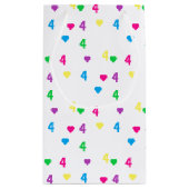 Rainbow Hearts 4e verjaardag Klein Cadeauzakje (Achterkant)