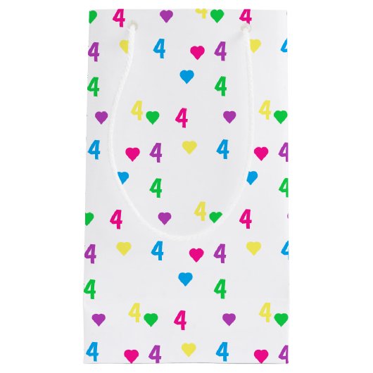 Rainbow Hearts 4e verjaardag Klein Cadeauzakje (Voorkant)