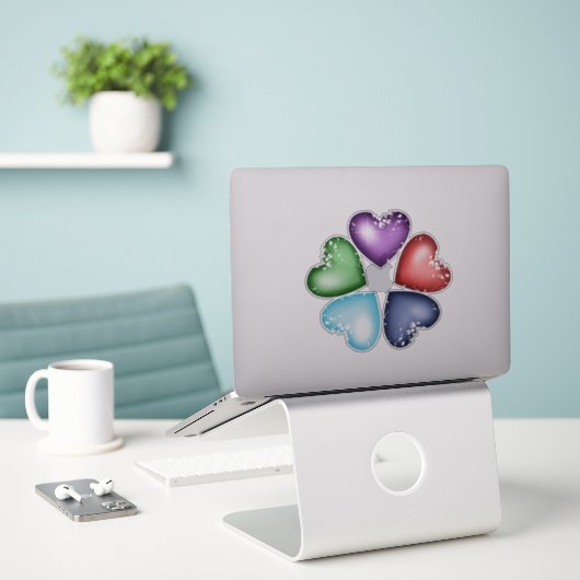 Rainbow Hearts. Hartbloem Sticker (Laptop op bureau)