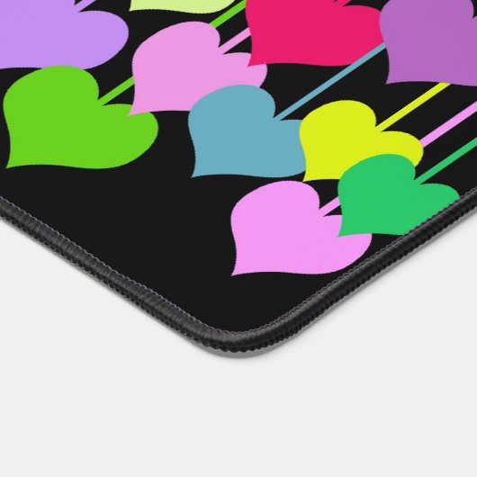 Rainbow Hearts op zwart Bureaumat (Hoek)