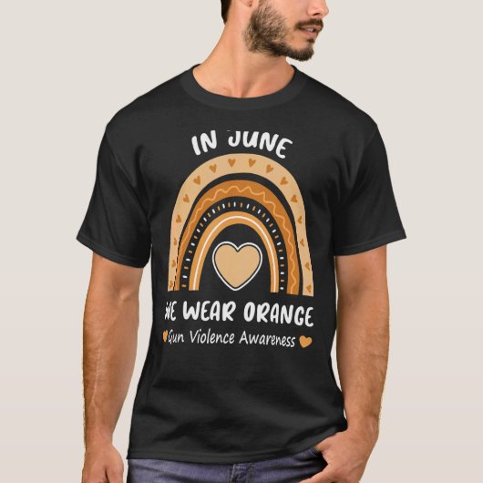 Rainbow In juni Draag we Oranje Pistool gewelddadi T-shirt (Voorkant)