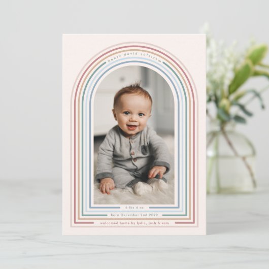 Rainbow Line Arch Birth Announcement Kaart (Staand voorkant)
