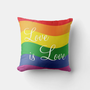 Rainbow Love is Love Sierkussen