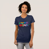 Rainbow Love Wins Heart LGBT T-shirt (Voorkant volledig)