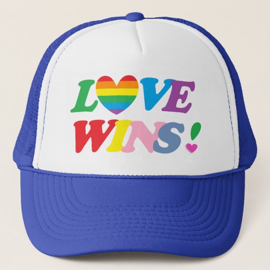 Rainbow Love Wins Heart Trucker Hat Pet (Voorkant)