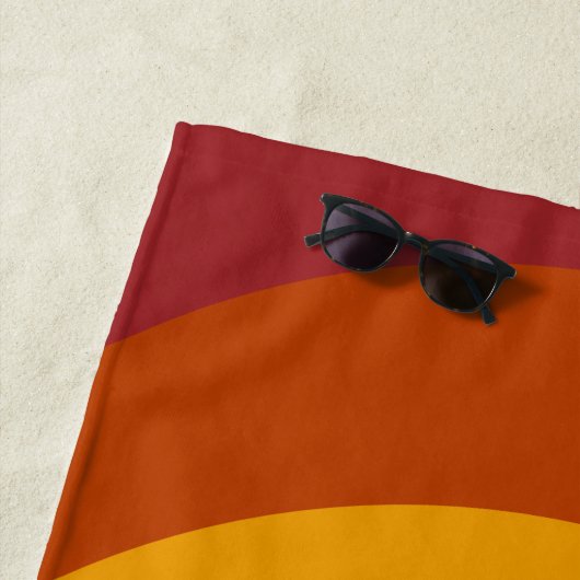 Rainbow Monogram Aangepaste naam Retro Sunset Stri Strandlaken (In situ)