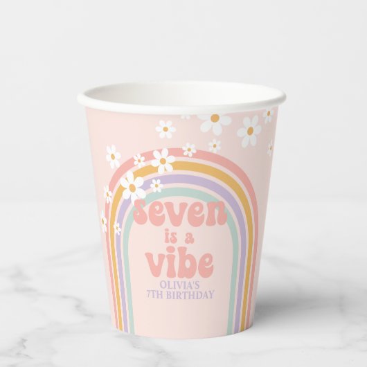 Rainbow Pastel Seven is een Vibe 7e verjaardag Papieren Bekers (Voorkant)