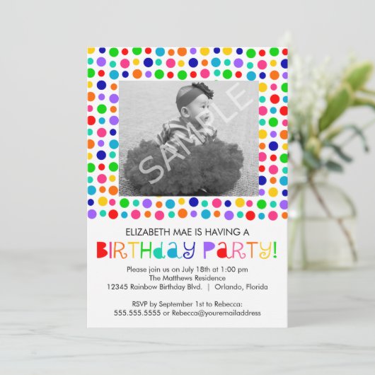 Rainbow Polka Dots Birthday Party Invitation Kaart (Staand voorkant)