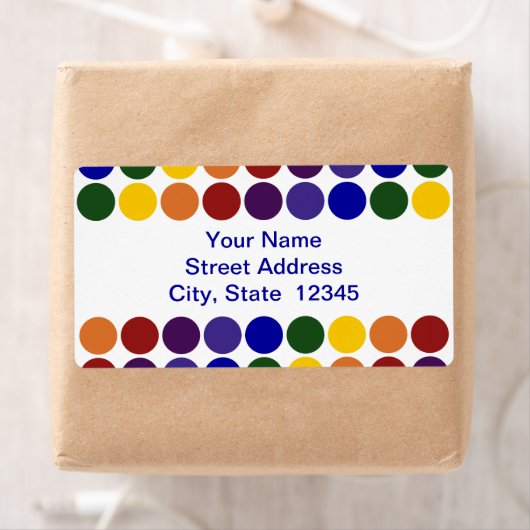 Rainbow Polka Dots op Wit verzendlabel (Insitu)