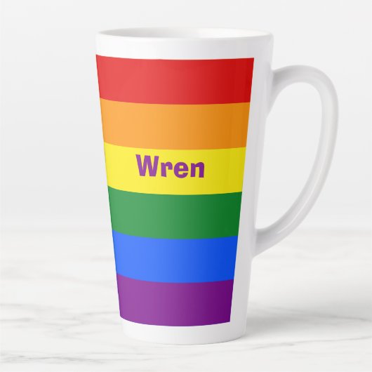 Rainbow Pride Vlag Naam of Monogram Latte Mok (Rechts)