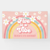 Rainbow Retro Five is een Vibe Groovy 5e verjaarda Spandoek (Horizontaal)