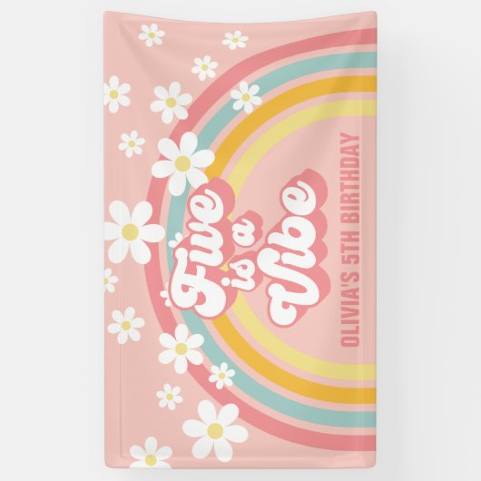 Rainbow Retro Five is een Vibe Groovy 5e verjaarda Spandoek (Verticaal)