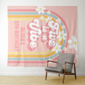 Rainbow Retro Five is een Vibe Groovy 5e verjaarda Wandkleed (In Situ (horizontaal))