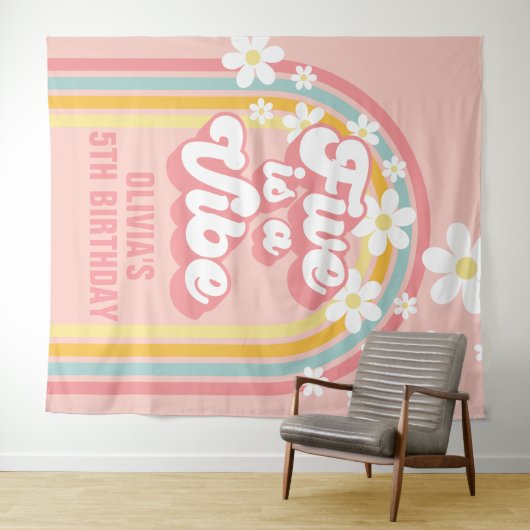 Rainbow Retro Five is een Vibe Groovy 5e verjaarda Wandkleed (In Situ (horizontaal))