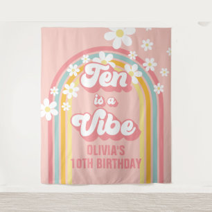 Rainbow Retro Ten is een Vibe Groovy 10e verjaarda Wandkleed