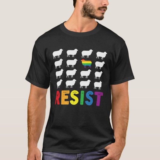 Rainbow Sheep In The Family A Proud Pride Month Mo T-shirt (Voorkant)
