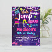 Rainbow Speeltuin Verjaardagsfeestuitnodiging Kaart (Staand voorkant)