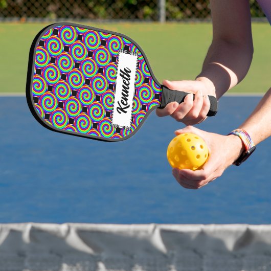 Rainbow Spiral van Kenneth Yoncich Pickleball Paddle (Insitu)
