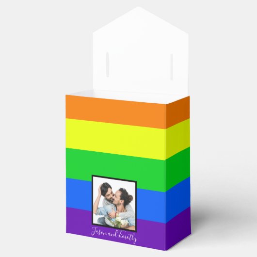 Rainbow Striped Gay Pride Foto LGBTQ Weddenschap Bedankdoosjes (Geopend)