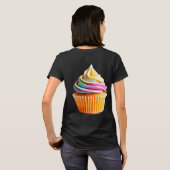 Rainbow Swirl Cupcake with Colorful Wrapper T-shirt (Achterkant volledig)