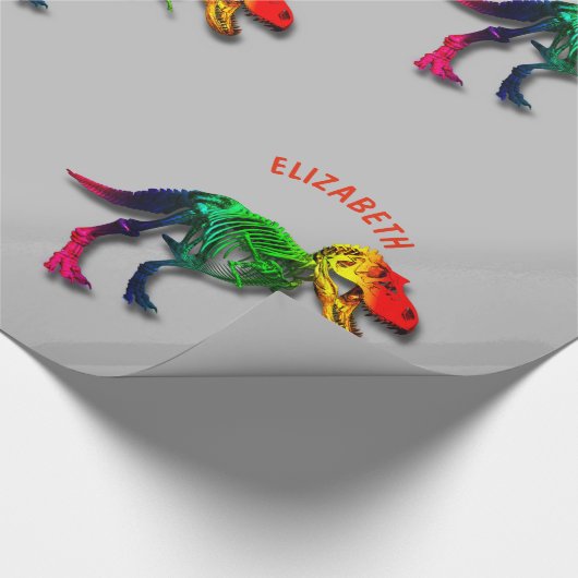 Rainbow T rex Funny Fossil met Jouw naam Cadeaupapier (Hoek)