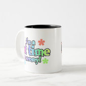 Rainbow Text First Time Mama Tweekleurige Koffiemok (Voorkant links)
