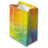 Rainbow Tie Dye Baby shower Medium Cadeauzakje (Voorkant Gekanteld)