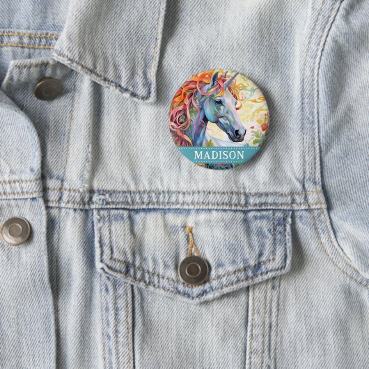 Rainbow Unicorn Button Pin met aangepaste naam (In situ)