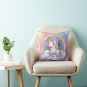 Rainbow Unicorn op Cloud Bewerkbare Naam Kussen (Stoel)