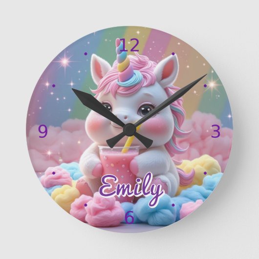 Rainbow Unicorn Wall Clock – Bewerkbare naam Ronde Klok (Voorkant)