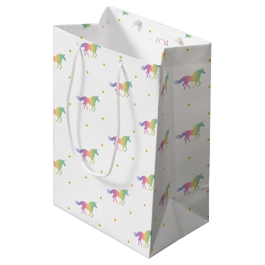Rainbow Unicorns & Gold Stars Pattern Medium Cadeauzakje (Voorkant Gekanteld)