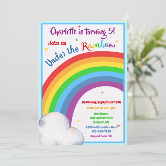 Rainbow-verjaardagsuitnodiging onder de regenboog kaart (Staand voorkant)