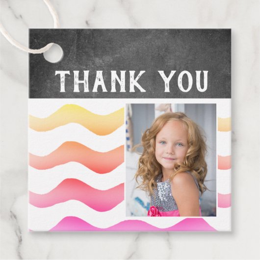 Rainbow Wave Krijtbord Foto Verjaardag Bedankt Bedankjes Labels (Voorkant)