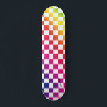 Rainbow & White Checkers & Name of Text Persoonlijk Skateboard<br><div class="desc">Ga uit met deze regenboog en witte damesklembord. Volledig met jouw naam of tekst.</div>