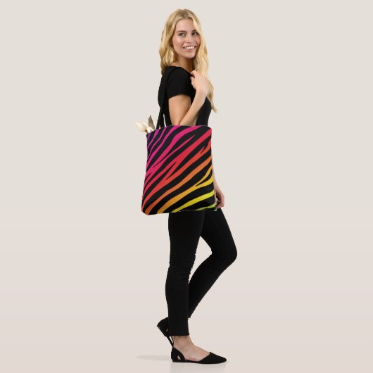 Rainbow zebra print meerdere kleuren tote bag (Op model)