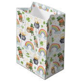 Rainbows Shamrocks Leprechauns St Patrick's Day  Medium Cadeauzakje (Voorkant Gekanteld)